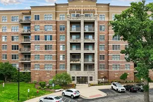 125 Lakeview Dr, Bloomingdale, IL 60108 - Photo 1