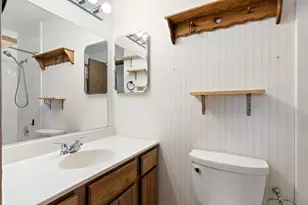18660 W Highfield Dr, Gurnee, IL 60031 - Photo 11