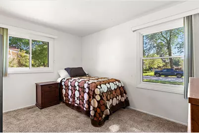 18660 W Highfield Drive, Gurnee, IL 60031 - Photo 9
