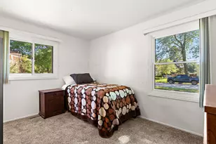 18660 W Highfield Dr, Gurnee, IL 60031 - Photo 9