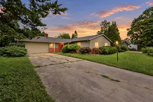 1913 Moraine Dr, Champaign, IL 61822 - Photo 5