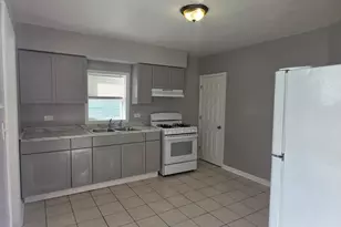 205 S Park Ave, Waukegan, IL 60085 - Photo 5