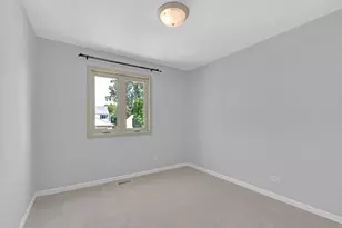 112 Lilac Ln, Buffalo Grove, IL 60089 - Photo 25