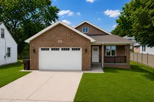 6939 W 95th Pl, Oak Lawn, IL 60453 - Photo 1