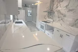 8926 S Paxton Ave, Chicago, IL 60617 - Photo 5