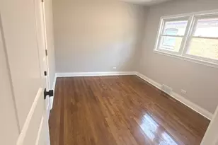 8926 S Paxton Ave, Chicago, IL 60617 - Photo 9