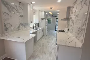 8926 S Paxton Ave, Chicago, IL 60617 - Photo 13