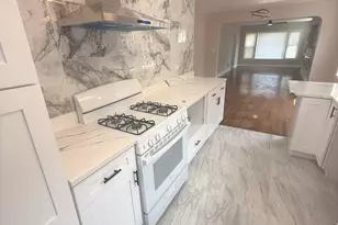 8926 S Paxton Ave, Chicago, IL 60617 - Photo 11