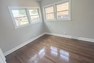 8926 S Paxton Ave, Chicago, IL 60617 - Photo 15