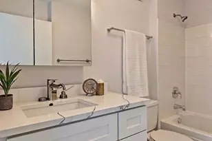 111 W Maple St, Chicago, IL 60610 - Photo 7