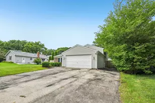 89 Foxcroft Rd, Naperville, IL 60565 - Photo 3