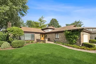 1414 W Allison Ct, Arlington Heights, IL 60005 - Photo 1