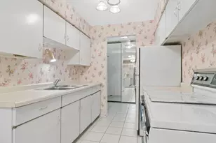 2420 E Brandenberry Ct, Arlington Heights, IL 60004 - Photo 9