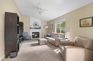 28 Hampton St, Cary, IL 60013 - Photo 9