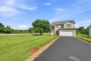 3014 30th St, Zion, IL 60099 - Photo 3