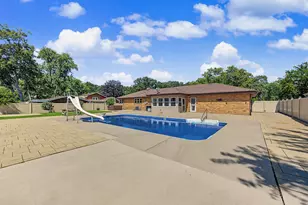 378 Oakwood Dr, Crete, IL 60417 - Photo 27