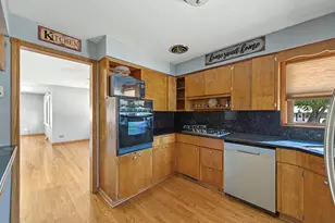 378 Oakwood Dr, Crete, IL 60417 - Photo 9