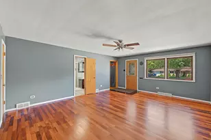 378 Oakwood Dr, Crete, IL 60417 - Photo 11