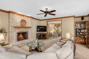 6905 Irish Ct, Darien, IL 60561 - Photo 17