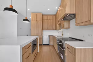 1345 W Grand Ave, Chicago, IL 60642 - Photo 5