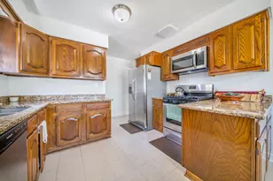 18026 Oakley Ave, Lansing, IL 60438 - Photo 5
