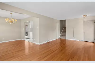 9352 S 82nd Court, Hickory Hills, IL 60457 - Photo 5