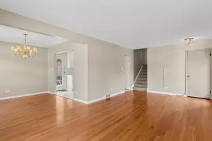 9352 S 82nd Ct, Hickory Hills, IL 60457 - Photo 5