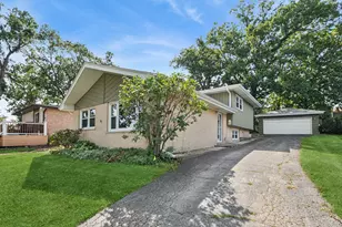 9352 S 82nd Ct, Hickory Hills, IL 60457 - Photo 1