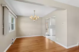 9352 S 82nd Ct, Hickory Hills, IL 60457 - Photo 3