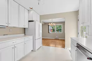 9352 S 82nd Ct, Hickory Hills, IL 60457 - Photo 7