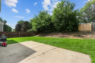 40 Rosewood Dr, Roselle, IL 60172 - Photo 25