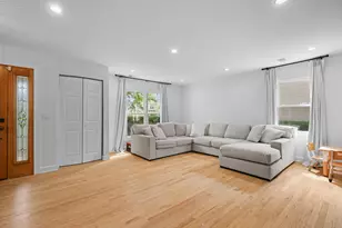 40 Rosewood Dr, Roselle, IL 60172 - Photo 3