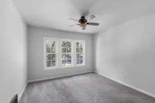 532 N 7th St, Dekalb, IL 60115 - Photo 15