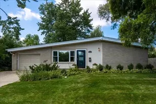 872 Virginia Rd, Highland Park, IL 60035 - Photo 1