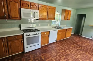 611 Golfview Dr, Round Lake Beach, IL 60073 - Photo 9