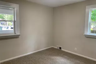 949 Harriet Ave, Aurora, IL 60505 - Photo 9