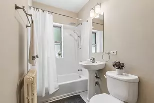 2018 W Greenleaf Ave, Chicago, IL 60645 - Photo 11