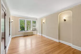 2018 W Greenleaf Ave, Chicago, IL 60645 - Photo 3