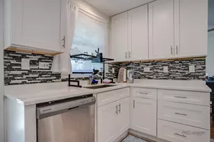 600 Thompson Blvd, Buffalo Grove, IL 60089 - Photo 11
