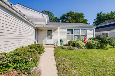 600 Thompson Boulevard, Buffalo Grove, IL 60089 - Photo 3
