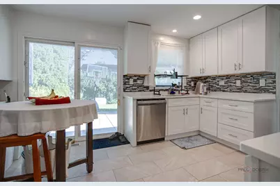 600 Thompson Boulevard, Buffalo Grove, IL 60089 - Photo 13