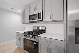 2442 W Wilson Ave, Chicago, IL 60625 - Photo 11