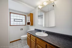 7040 W 107th St, Worth, IL 60482 - Photo 11
