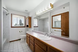 7040 W 107th St, Worth, IL 60482 - Photo 9