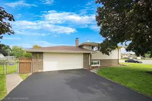 7040 W 107th St, Worth, IL 60482 - Photo 13