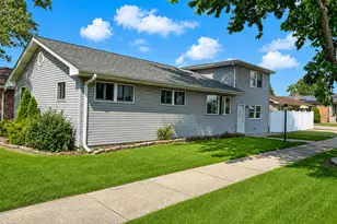 5950 W 87th Pl, Oak Lawn, IL 60453 - Photo 1