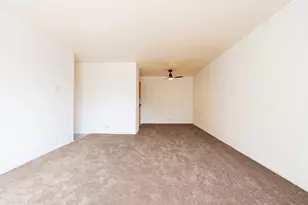 1375 Rebecca Dr, Hoffman Estates, IL 60169 - Photo 7