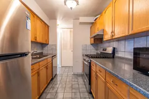 1375 Rebecca Dr, Hoffman Estates, IL 60169 - Photo 9