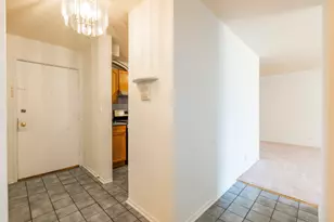 1375 Rebecca Dr, Hoffman Estates, IL 60169 - Photo 3