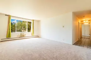 1375 Rebecca Dr, Hoffman Estates, IL 60169 - Photo 5